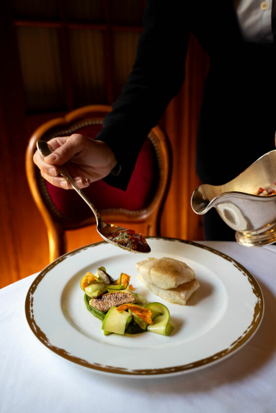 Turbot-au-beurre-demi-sel-courgettes-violon-cuites-et-crues