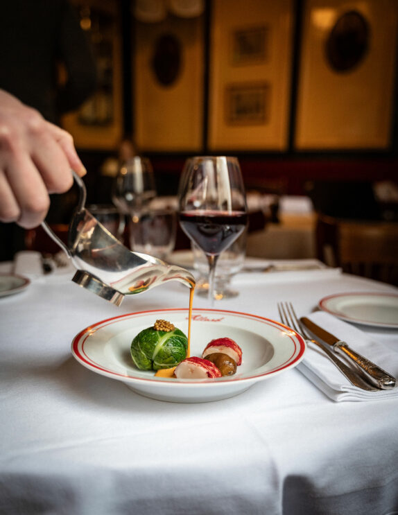 Chou-farci-au-homard-et-a-la-chataigne-reduction-dune-homardine