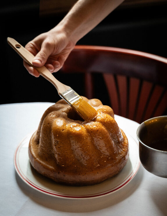 Savarin-au-rhum-Chantilly-peu-fouettee